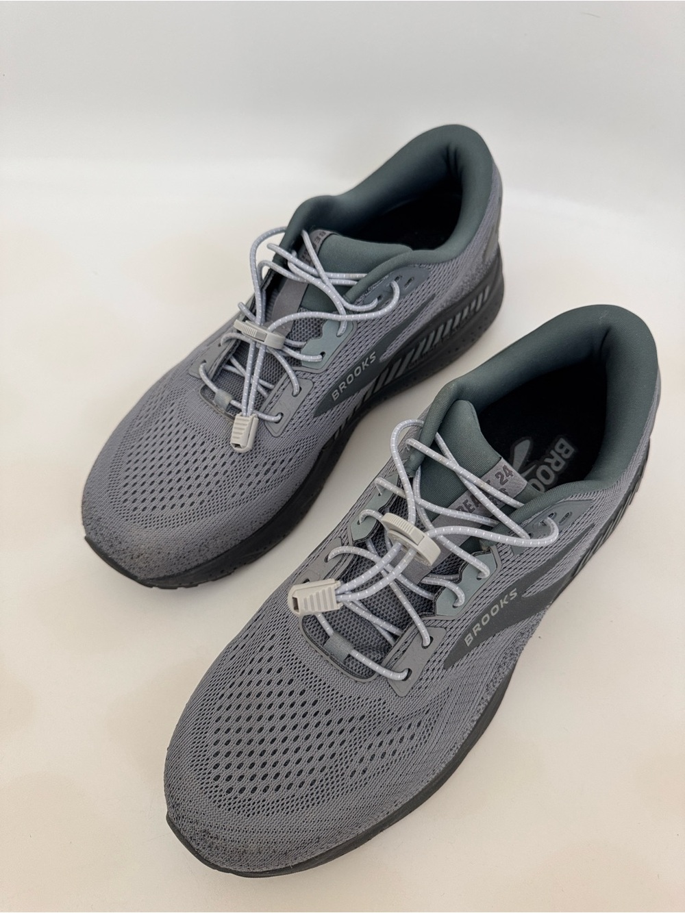 BROOKS Men’s Beast GTS, size 12 Medium (D) Width, Gray